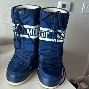 Original MOON BOOTS snow boots size US7/8.5 navy blue